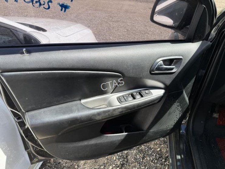 2012-dodge-journey-sxt-image-12