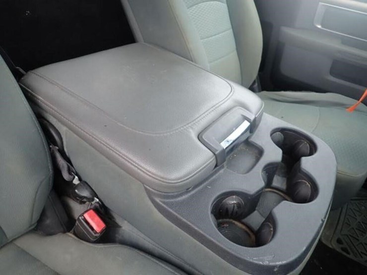 2015-dodge-1500-image-35