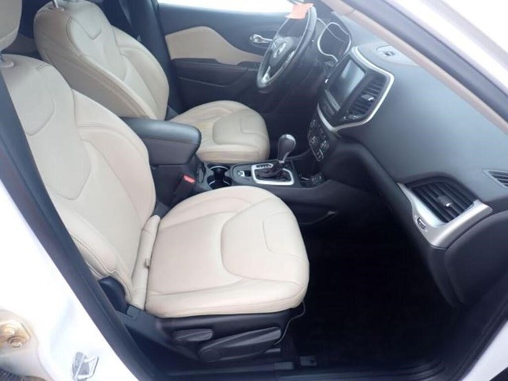 2016-jeep-cherokee-image-43