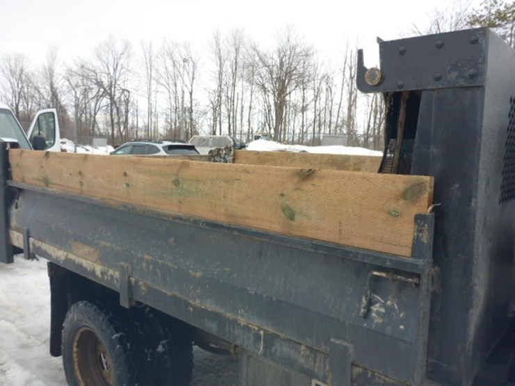 2014-chevrolet-3500-image-27