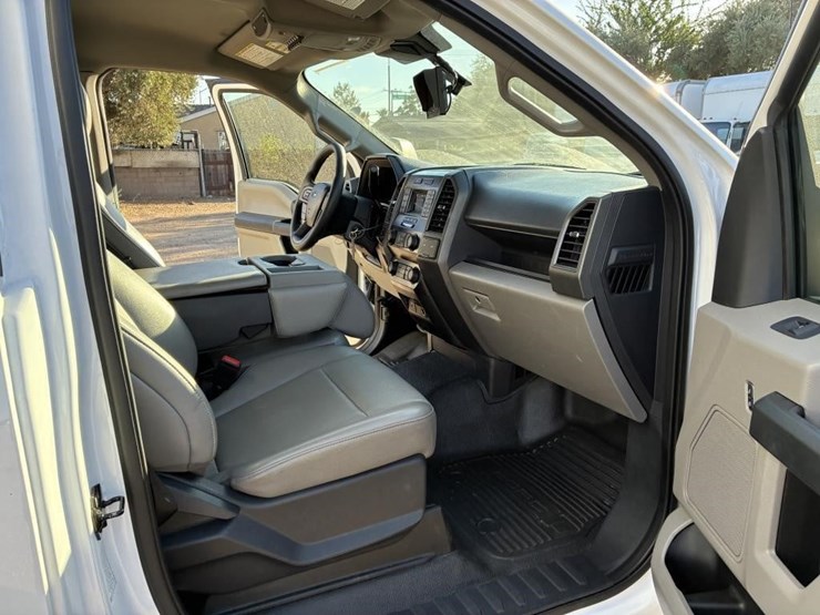 2022-ford-f450-xl-image-11