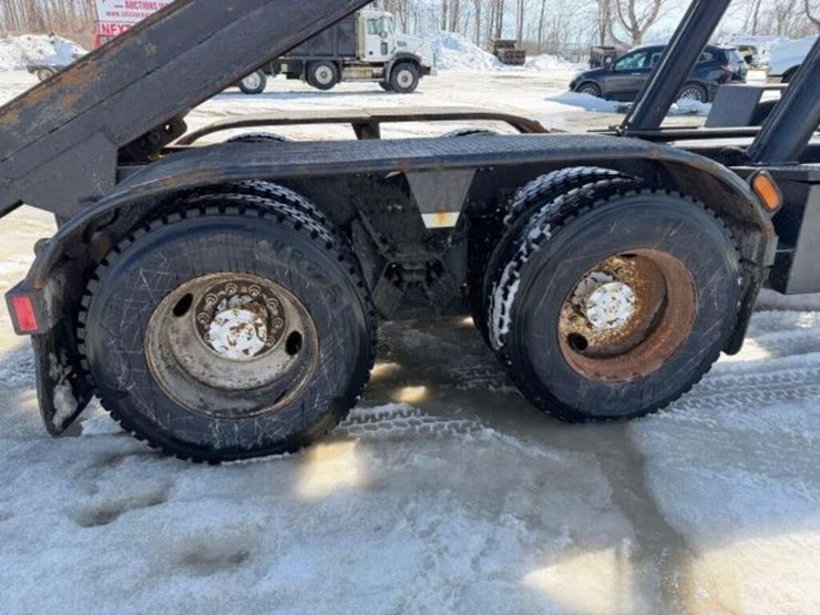 2009-mack-granite-gu813-image-61