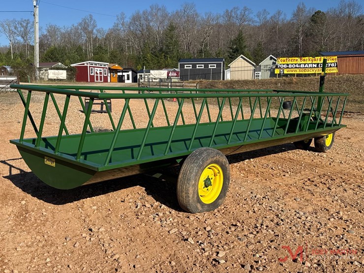 new-stoltzfus-20'-slant-bar-feed-wagon-image-2
