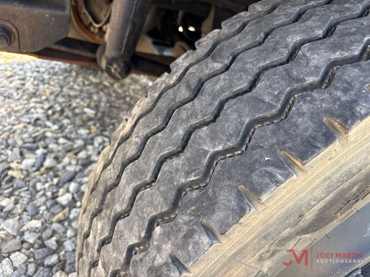 2011-international-7400-image-8