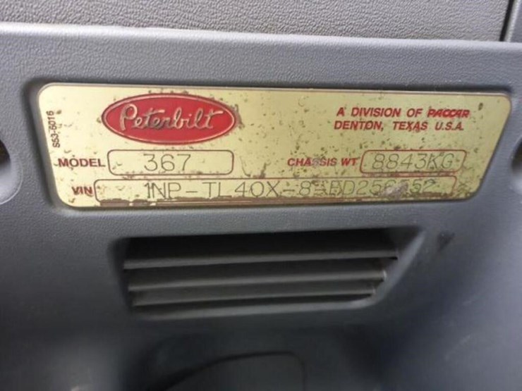 2015-peterbilt-367-image-9