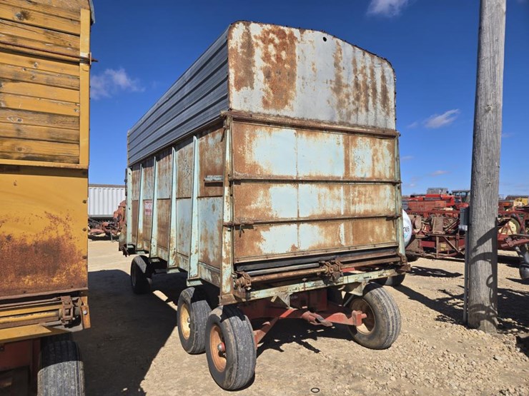 #246-•-forage-king-tandem-axle-silage-wagon-image-8