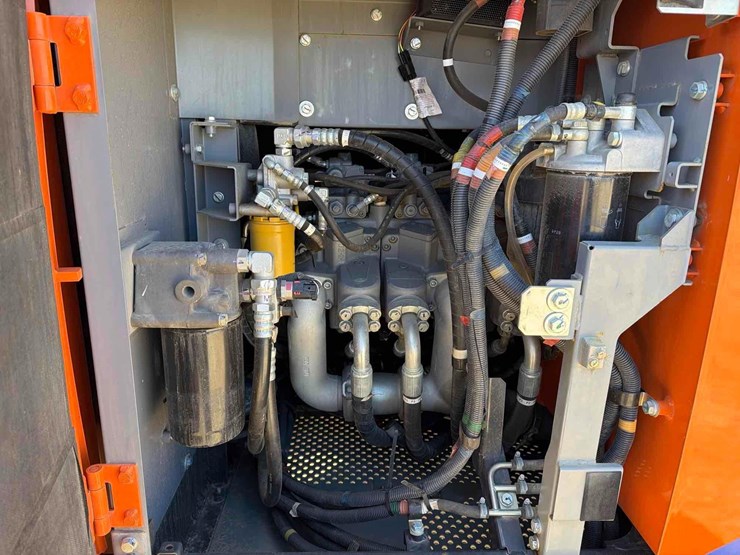 2020-hitachi-zx225usrk-image-19