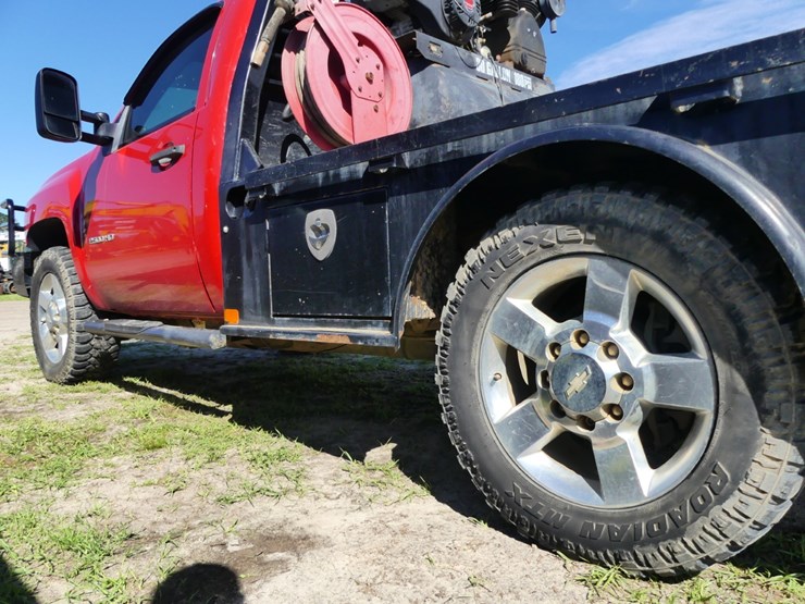 2013-chevrolet-silverado-2500-image-6