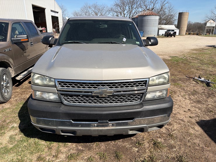 chevrolet-2500hd-image-2