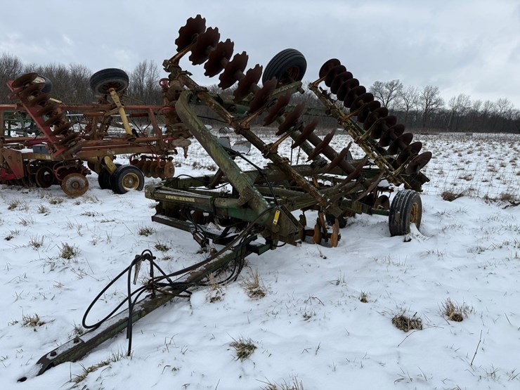 john-deere-220-image-3