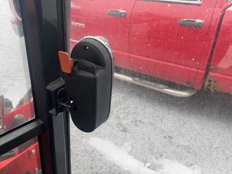 kioti-rx8320-power-shuttle-tractor-with-loader-image-47