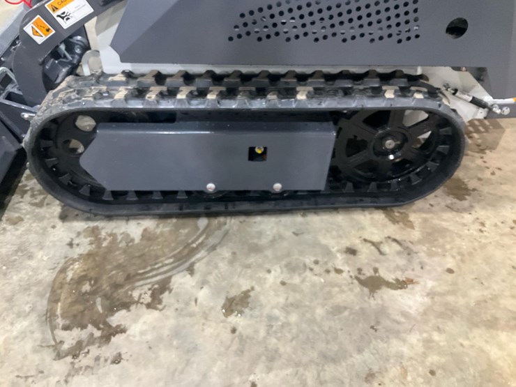 #1002-•-unused-2025-bttl-st25m-6-mini-skid-loader-image-8