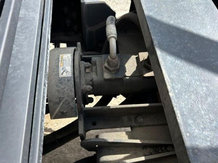 2013-freightliner-108sd-image-73