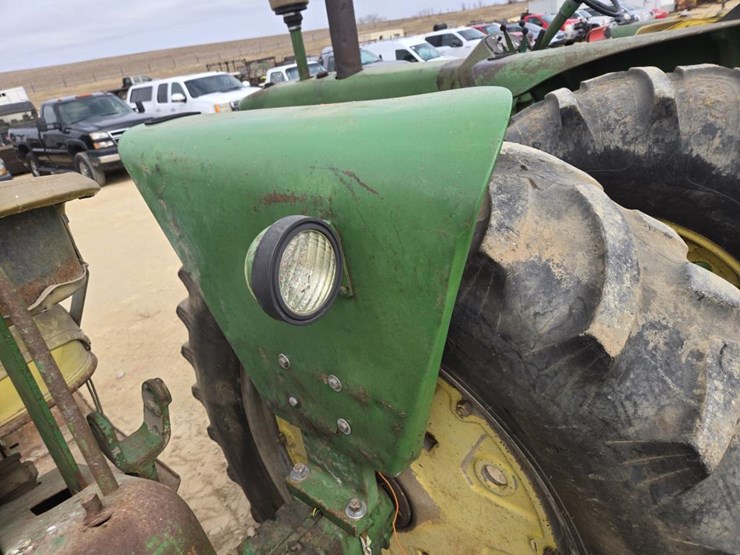 john-deere-3010-image-11