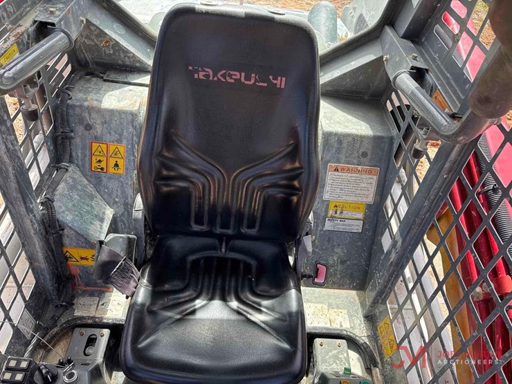 2019-takeuchi-tl8-image-16