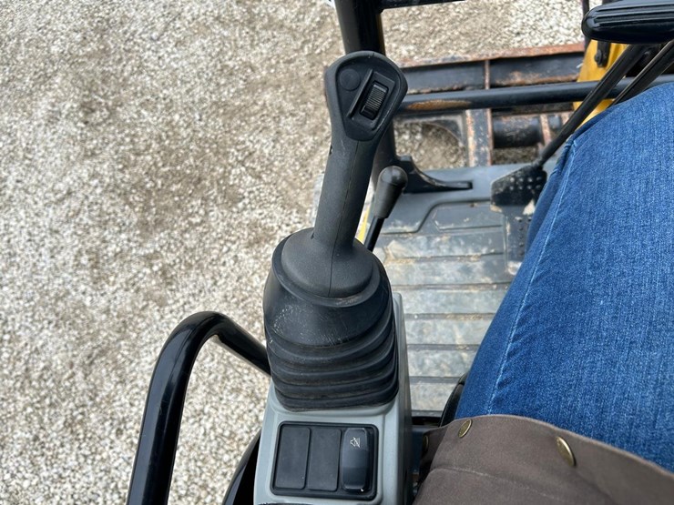 2020-caterpillar-303-image-26