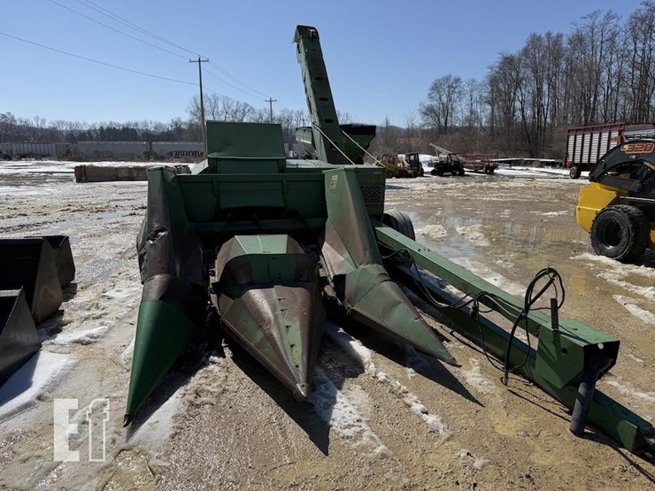 john-deere-300-image-2