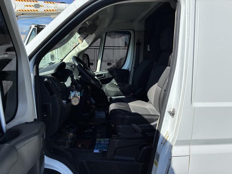 2021-utility-van-image-10