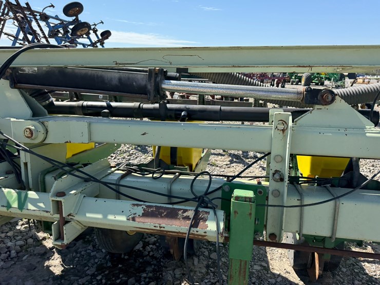 john-deere-12-image-28