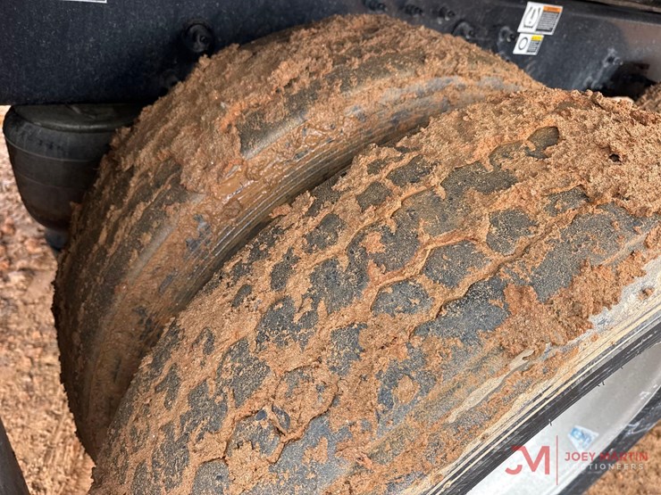 2017-peterbilt-rollback-truck-image-17