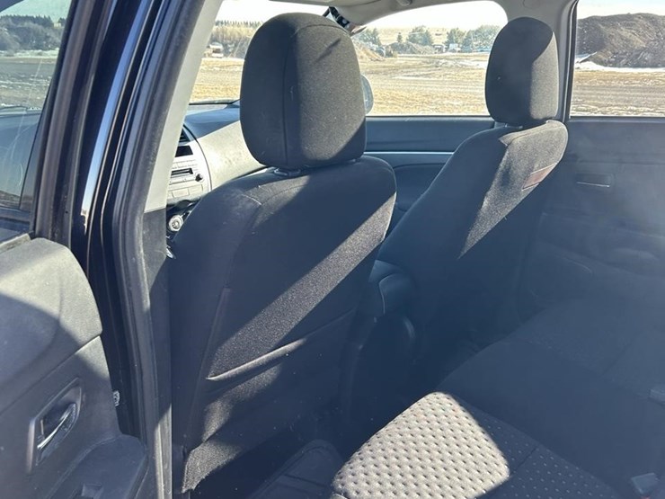 2011-mitsubishi-outlander-image-17