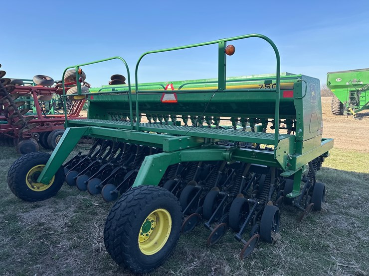john-deere-750-image-11