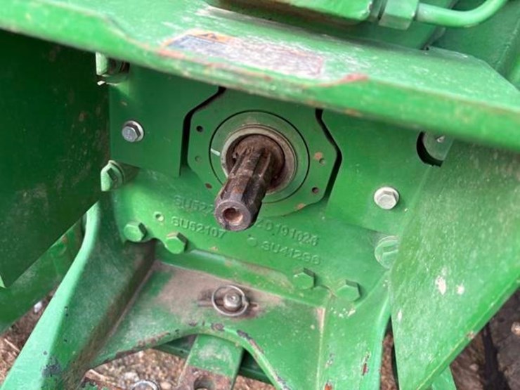 2020-john-deere-6105e-image-11