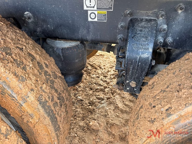 2017-peterbilt-rollback-truck-image-11