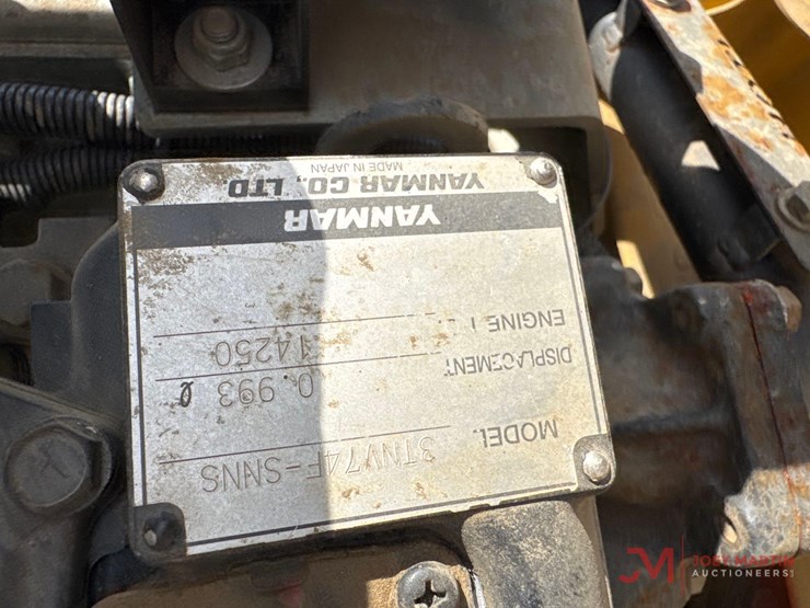 2019-caterpillar-300.9d-image-14