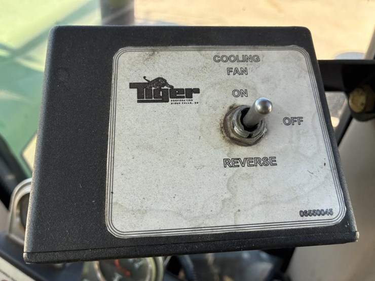 2005-john-deere-7130-image-24