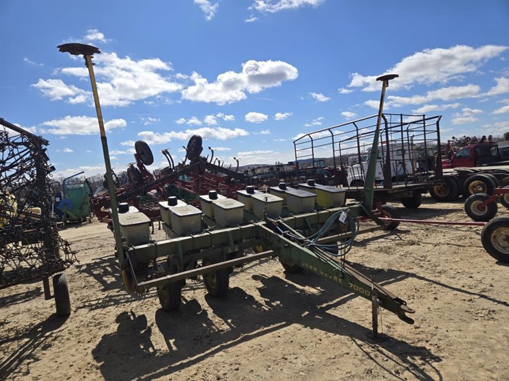 john-deere-7000-image-1