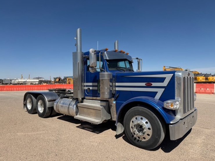 2022-peterbilt-389-image-3