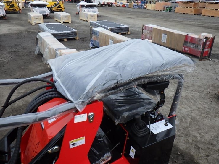 2026-sdlanch-ssl580-skid-steer-tracked-loader-image-13