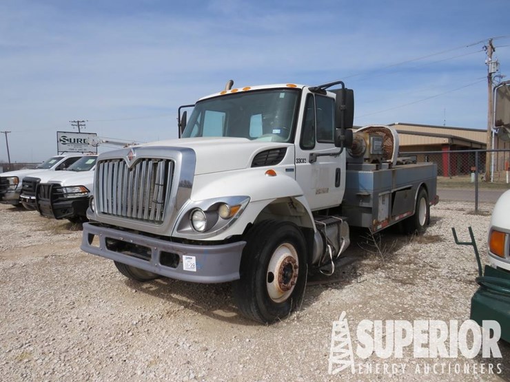 2011-international-7400-image-1