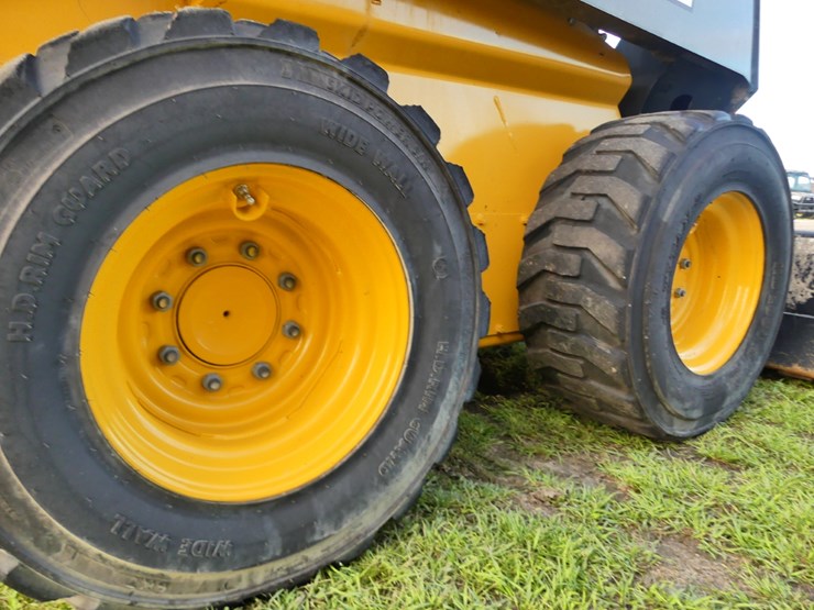 2024-deere-320g-image-6