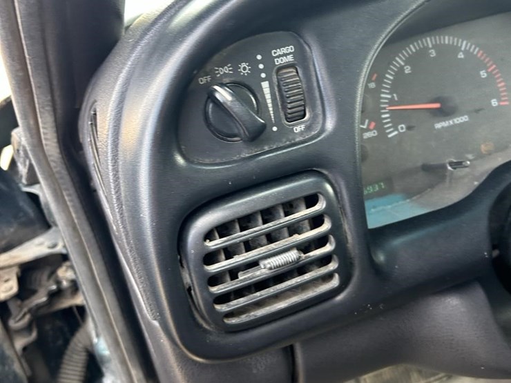 2001-dodge-ram-3500-image-15