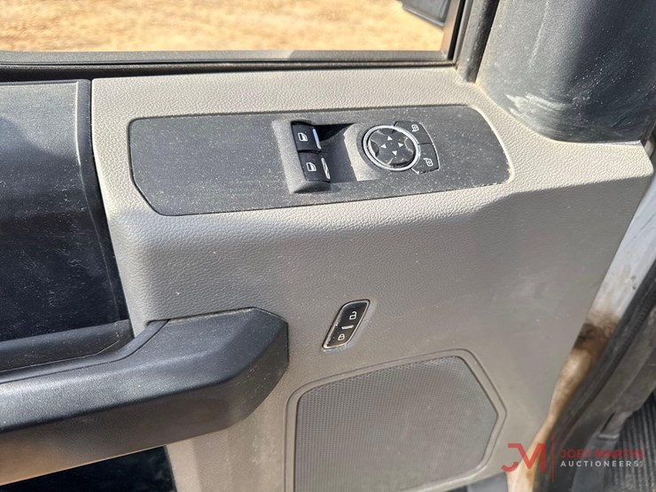 2020-ford-f350-xl-image-24