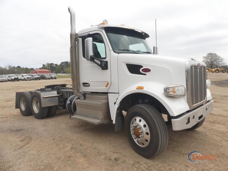 2017-peterbilt-567-image-1