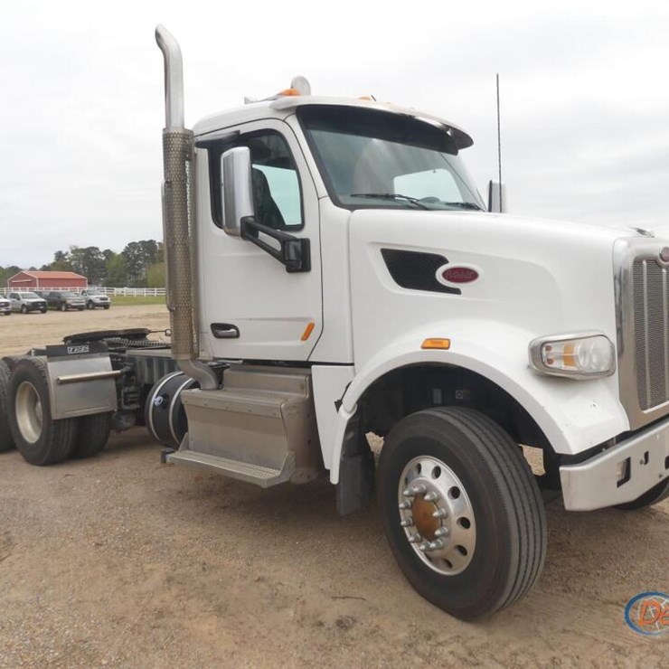 2017 PETERBILT 567