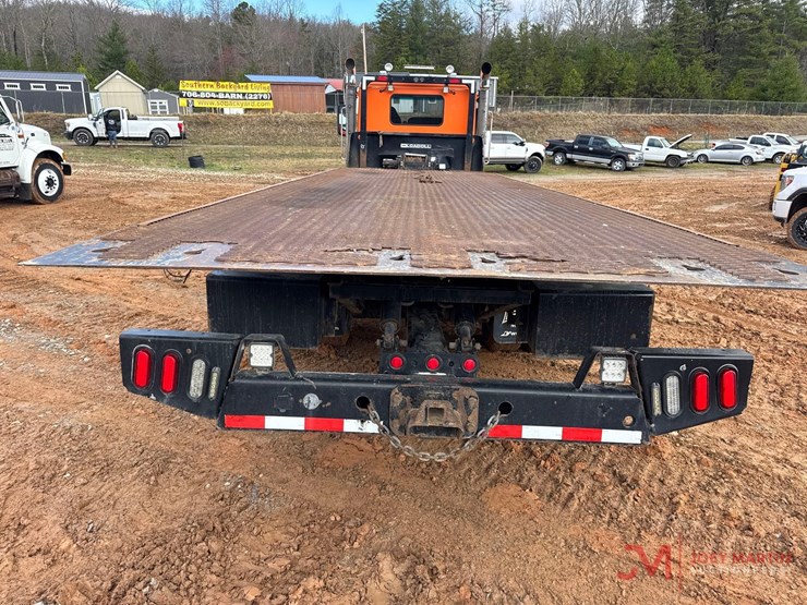 2017-peterbilt-rollback-truck-image-16