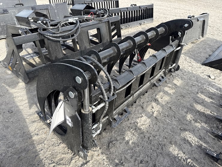 #2090-•-unused-giyi-clg72-72"-skid-steer-curved-log-grabber-inv#-42040-image-1