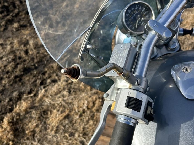 2005-suzuki-boulevard-s83-image-14