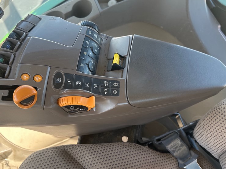2016-john-deere-8320r-image-9