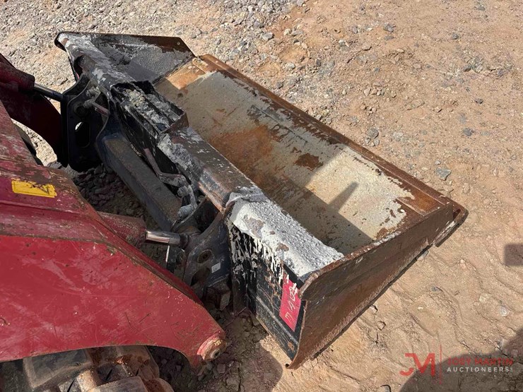 2019-takeuchi-tl8-image-14