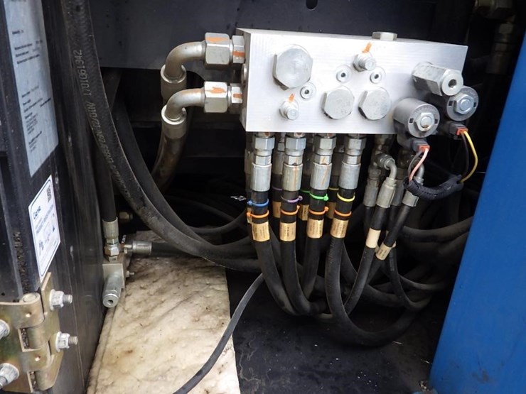 2017-genie-gs-4390-scissor-lift-image-17