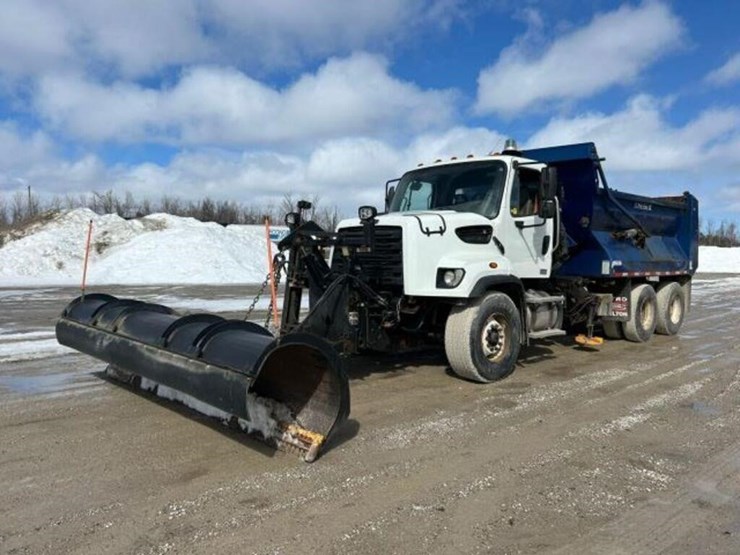 2013-freightliner-108sd-image-1