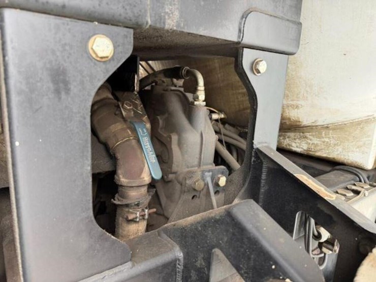 2017-peterbilt-567-image-30