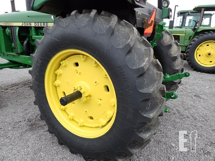 john-deere-4240-image-11