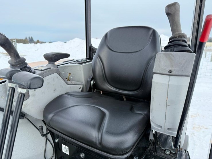 caterpillar-302.7d-cr-image-45