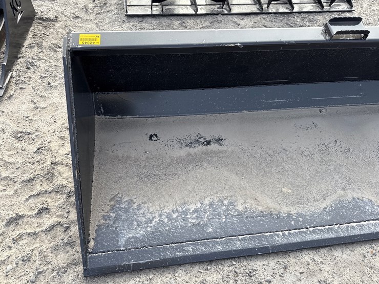 #2092-•-unused-90"-skid-steer-bucket-w/blade-inv#-42345-image-8